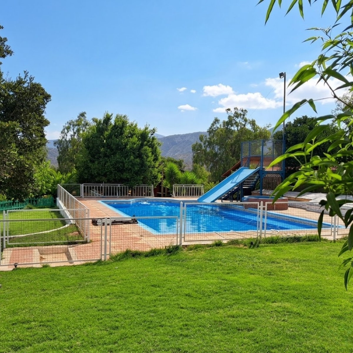 Piscina sin personas en Piscinas La Roca